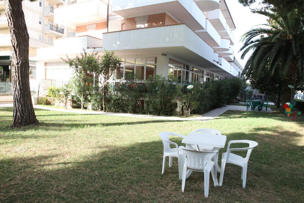 Hotel Blumen San Benedetto del Tronto Exterior photo